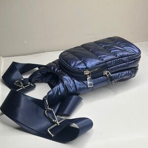 Wanderfill Quilted Crossbody Water Bottle Bag with Adjustable Crossbody Strap